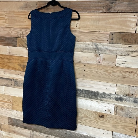 Tahari Arthur S. Levine size 8 navy color with gold hardware fitted pencil dress - Picture 9 of 9